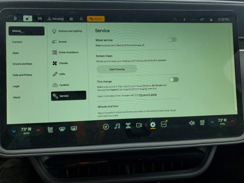 2025 Rivian R1S Adventure