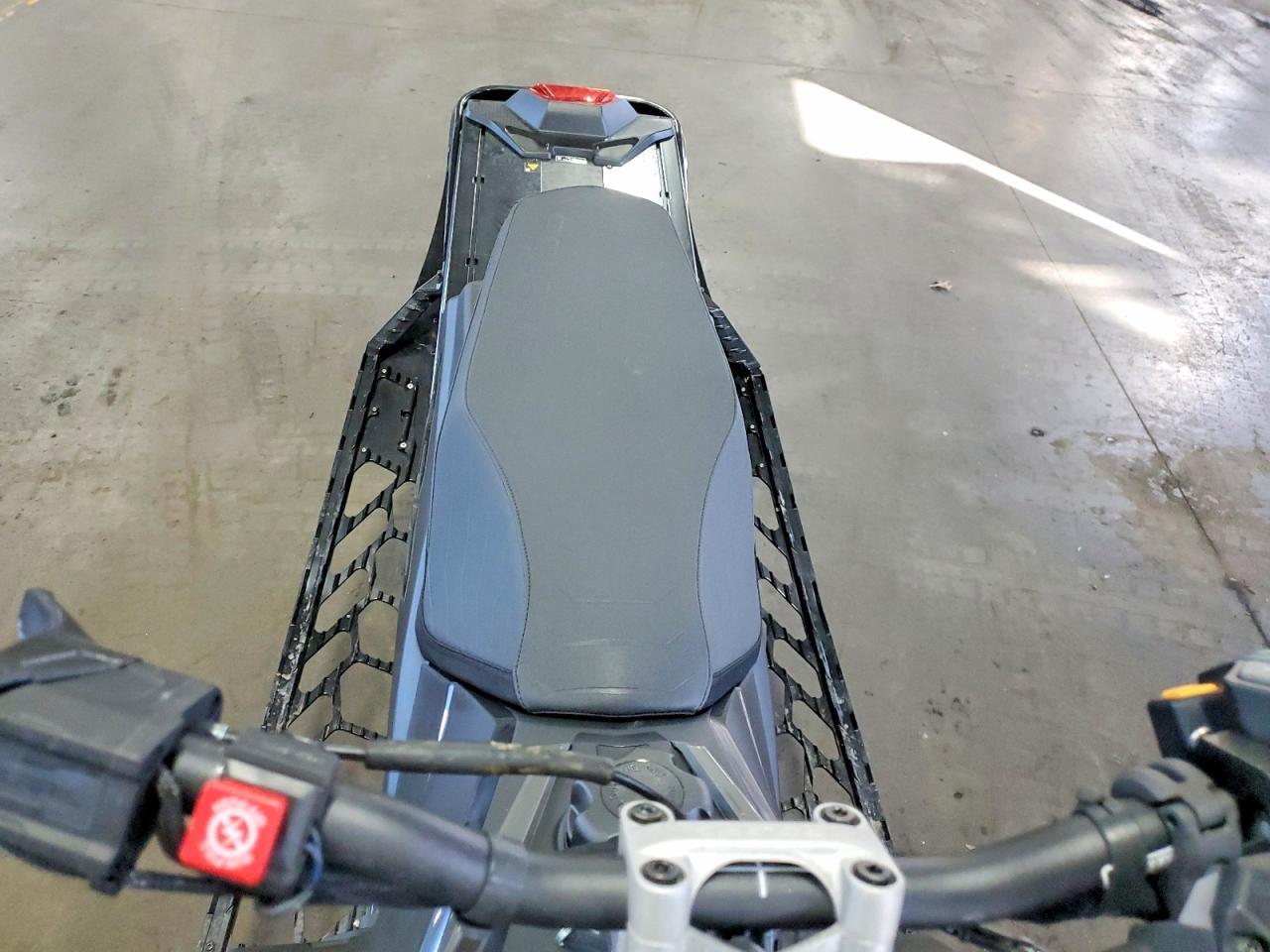 2025 Polaris Indy 850 XCR 136