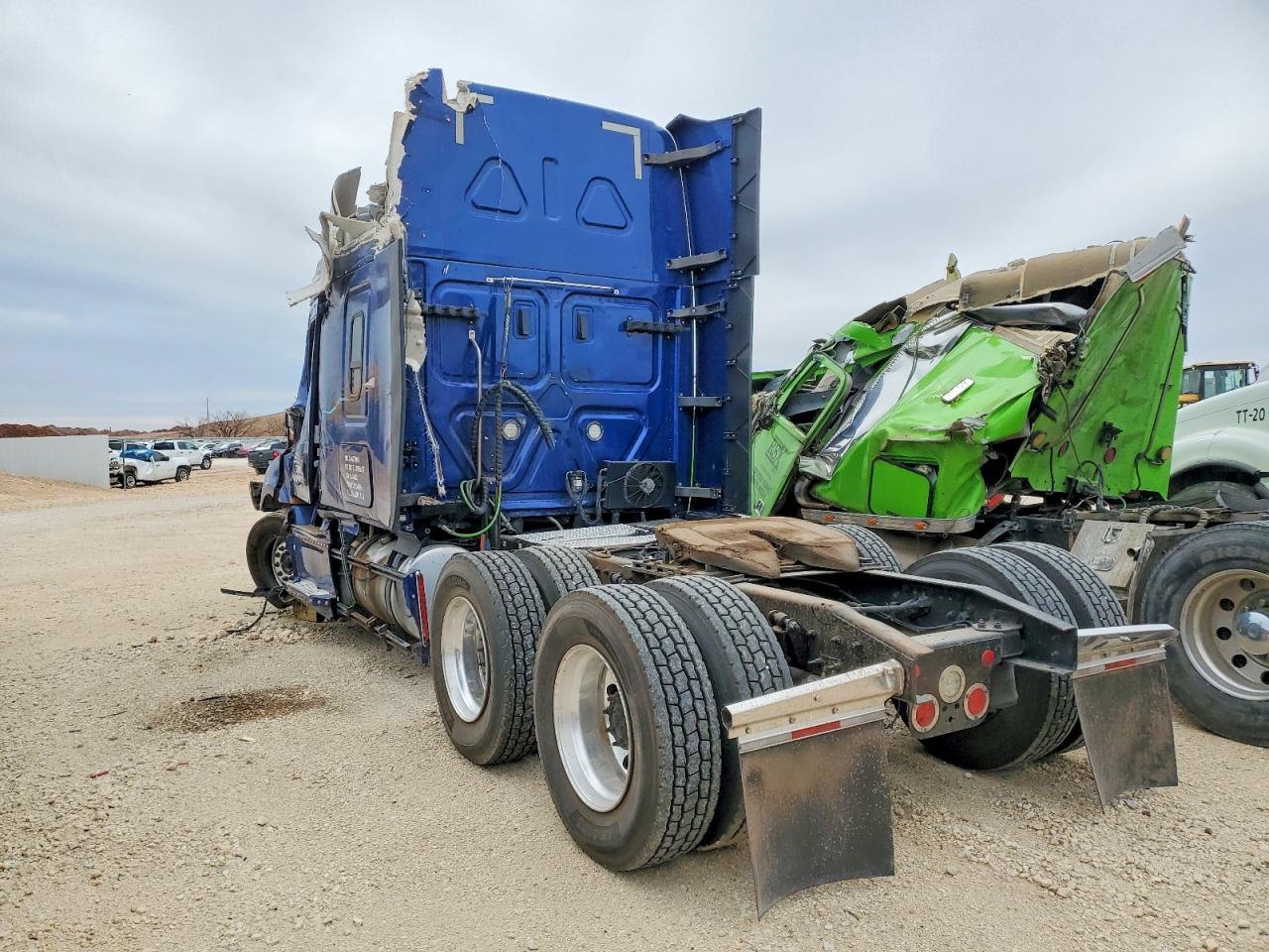 2020 Freigliner 2020 Freightliner Cascadia 126 Semi Truck