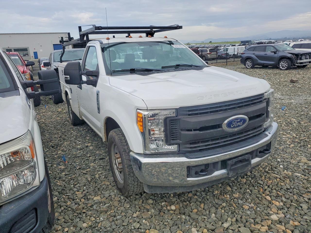 2017 Ford F350 Super Duty Utility / Service Truck