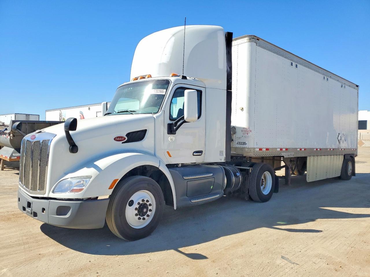 2015 Peterbilt 579 Semi Truck