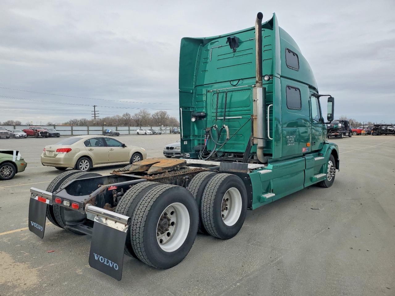 2007 Volvo VNL Semi Truck