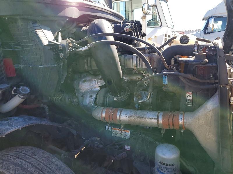 2020 Freigliner 2020 Freightliner Cascadia 126 Semi Truck