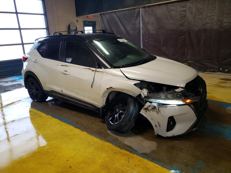 2021 Nissan Kicks sr