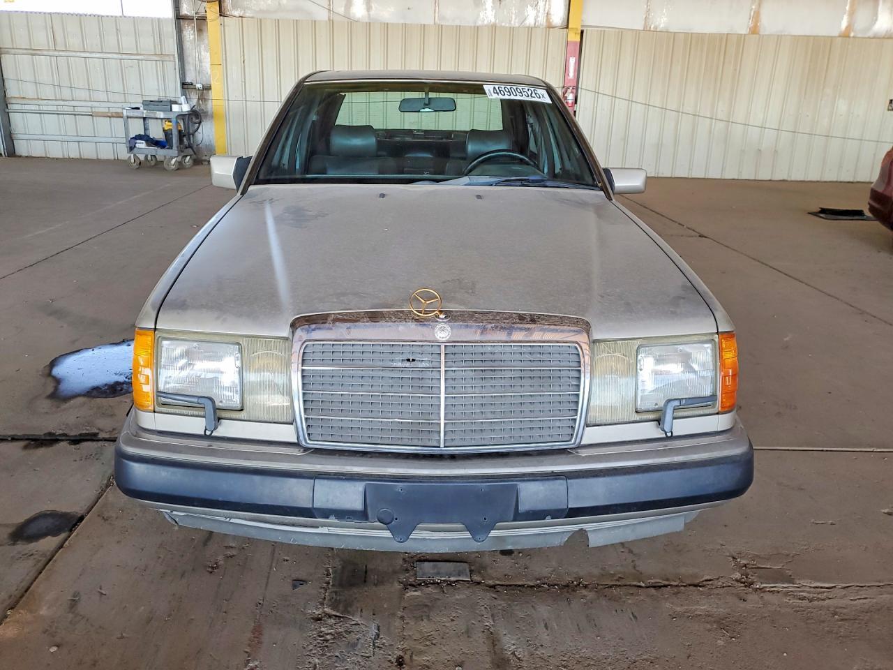 1991 Mercedes-Benz 300 e