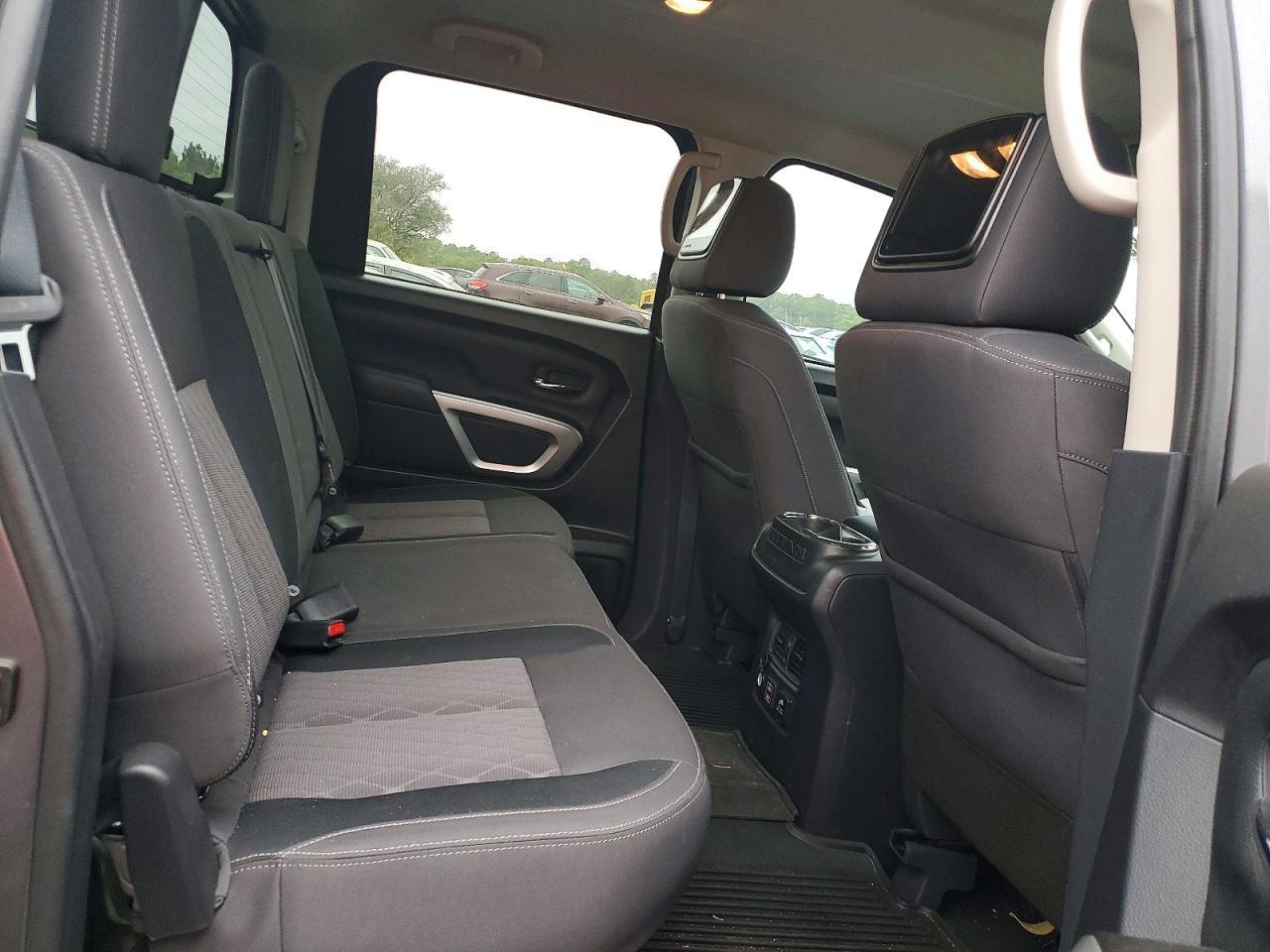 2024 Nissan Titan SV