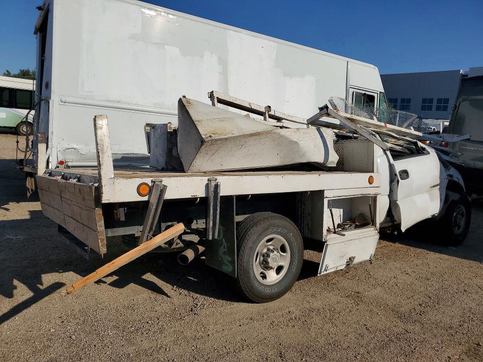 2005 Chevrolet Silverado Flatbed Truck