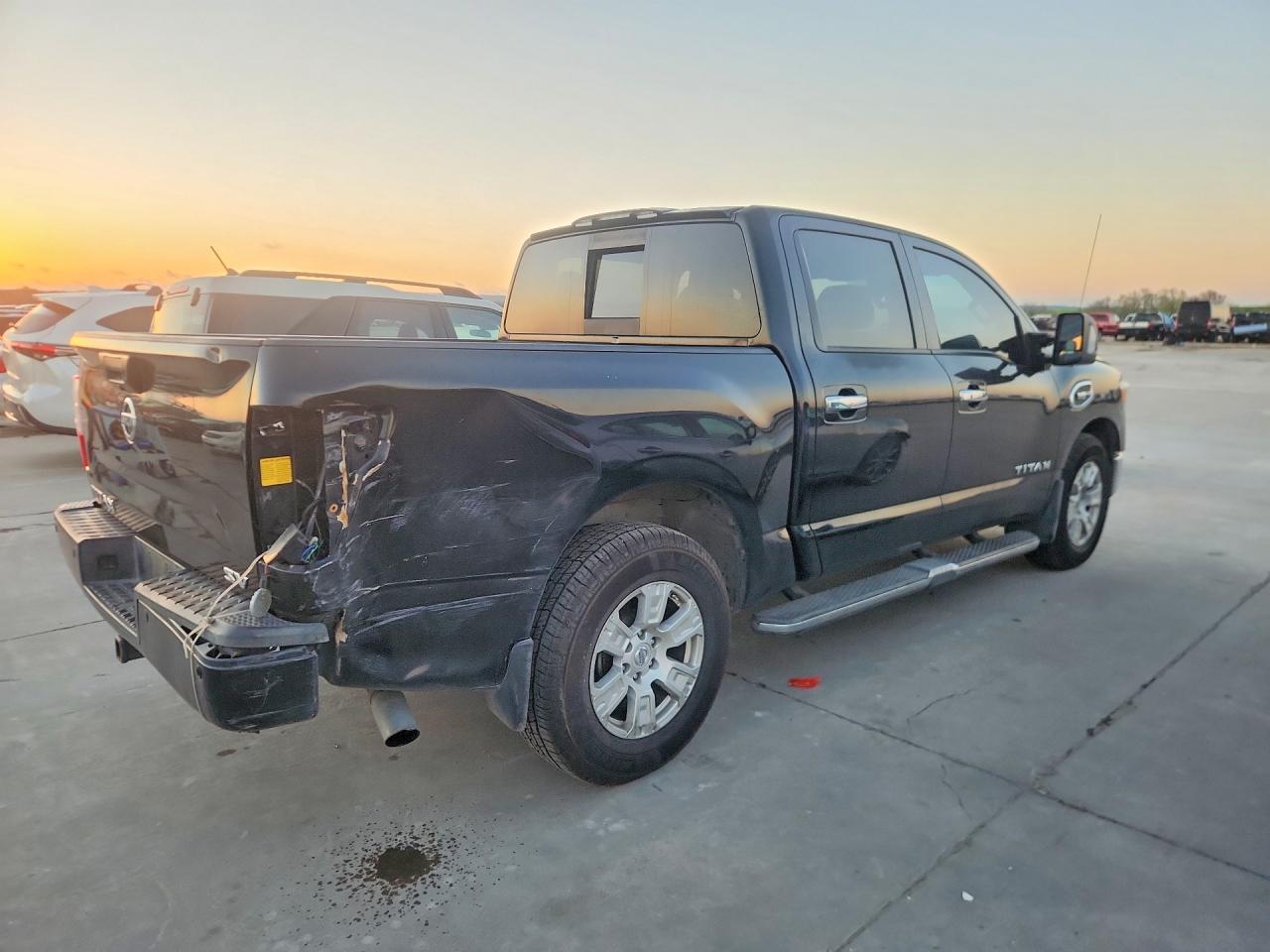 2017 Nissan Titan SV