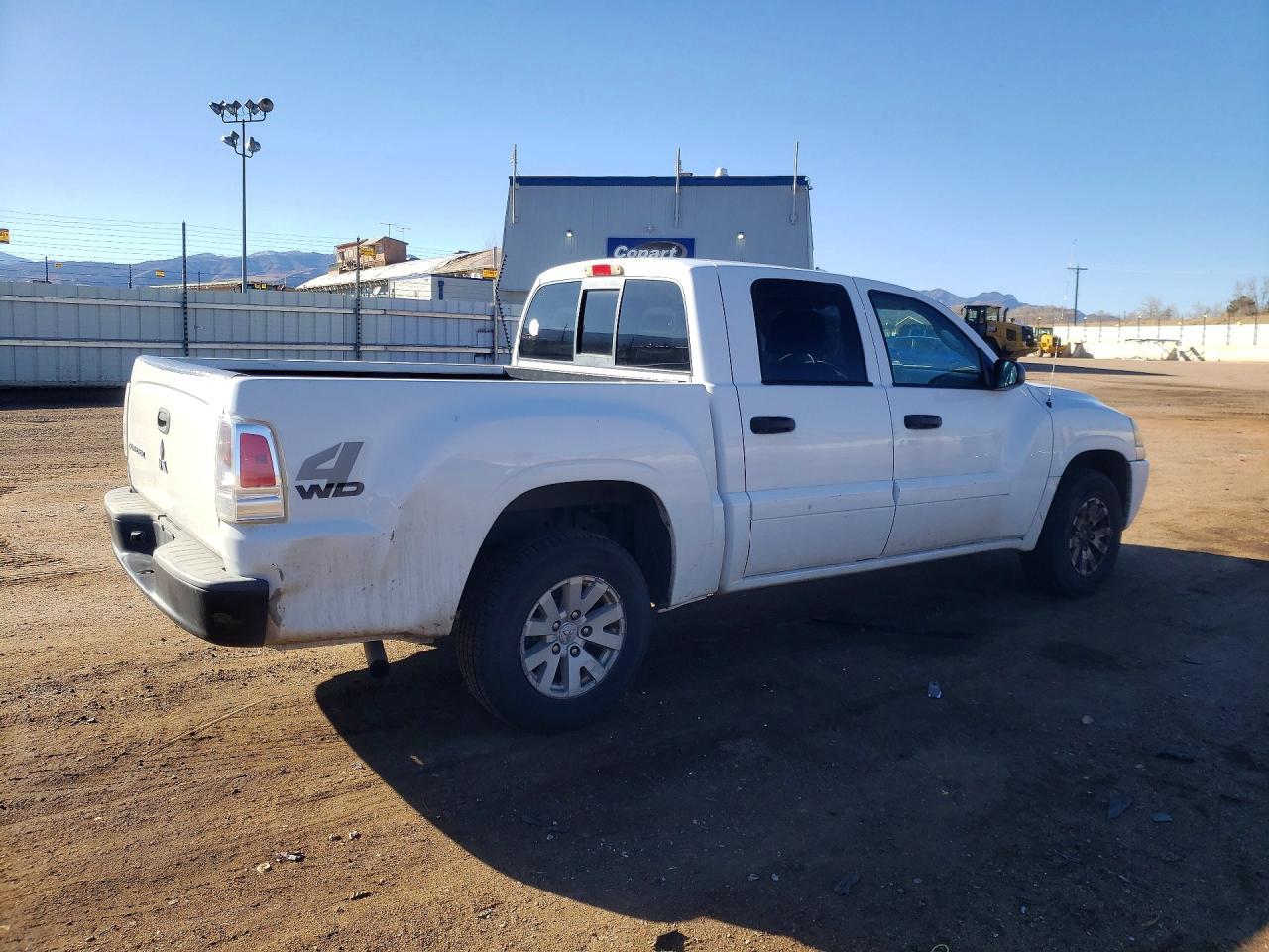 2006 Mitsubishi Raider LS
