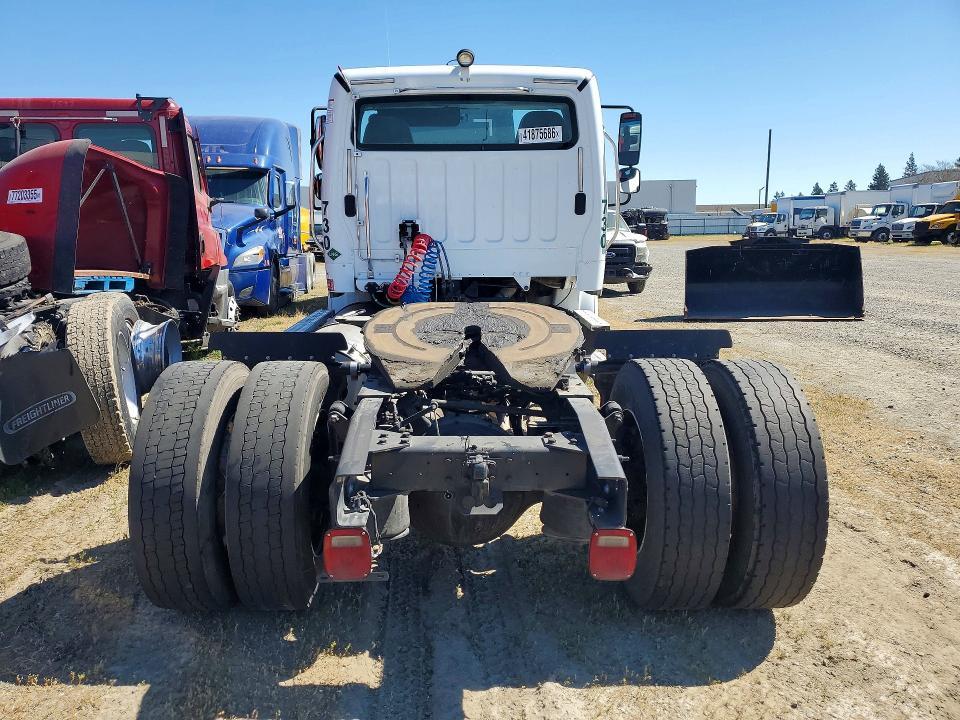 2019 Freightliner Business Class M2 Semi Truck