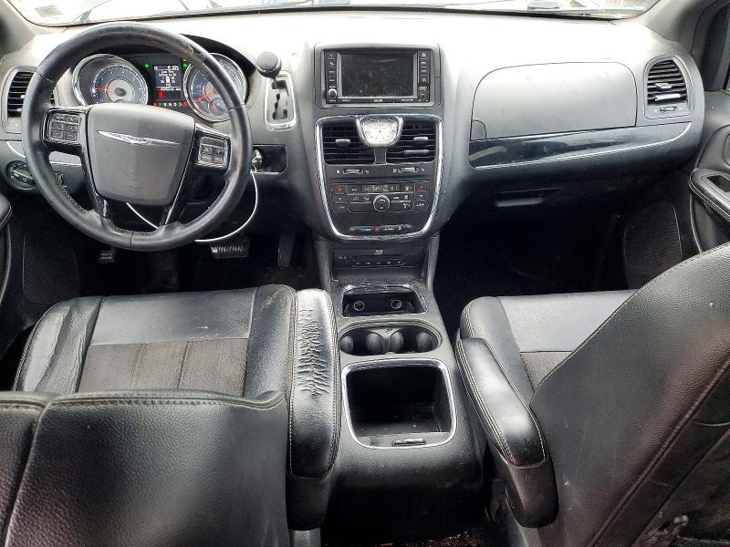 2015 Chrysler Town & Country s