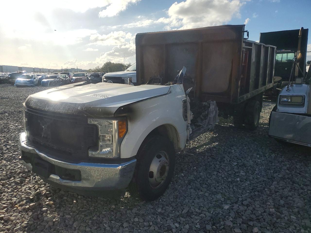 2017 Ford F350 Super Duty Dump Truck
