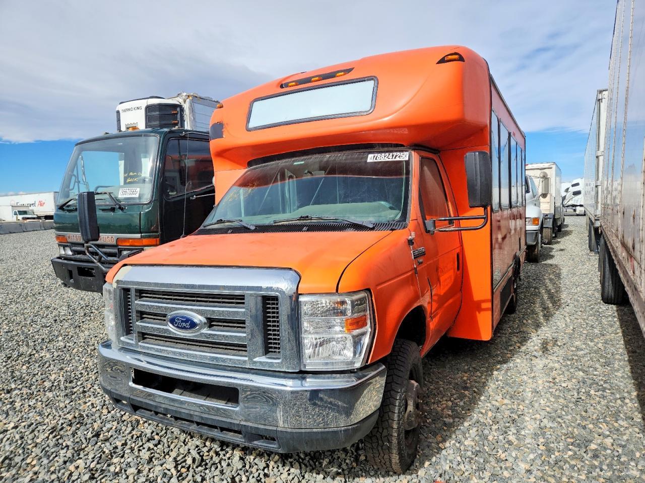 2017 Ford Econoline E350 Super Duty Cutaway Van