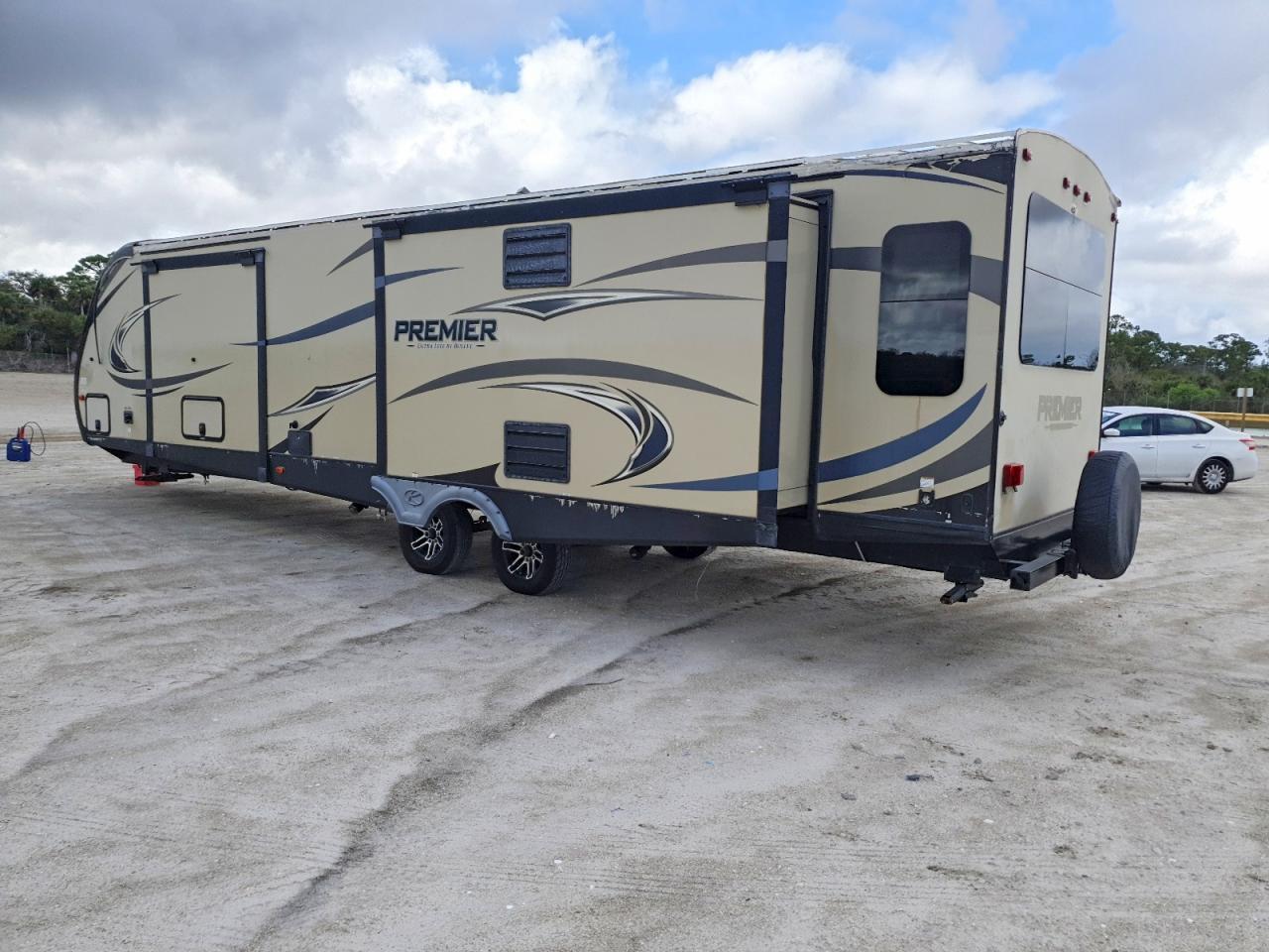 2018 Keystone Premier Camper