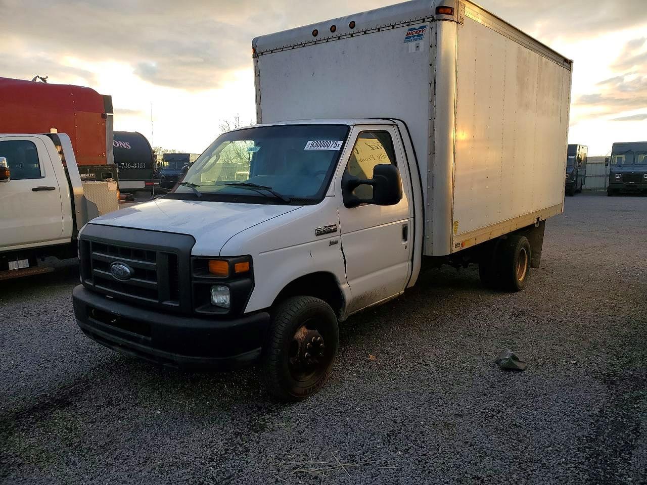 2012 Ford Econoline E450 Super Duty Cutaway Van