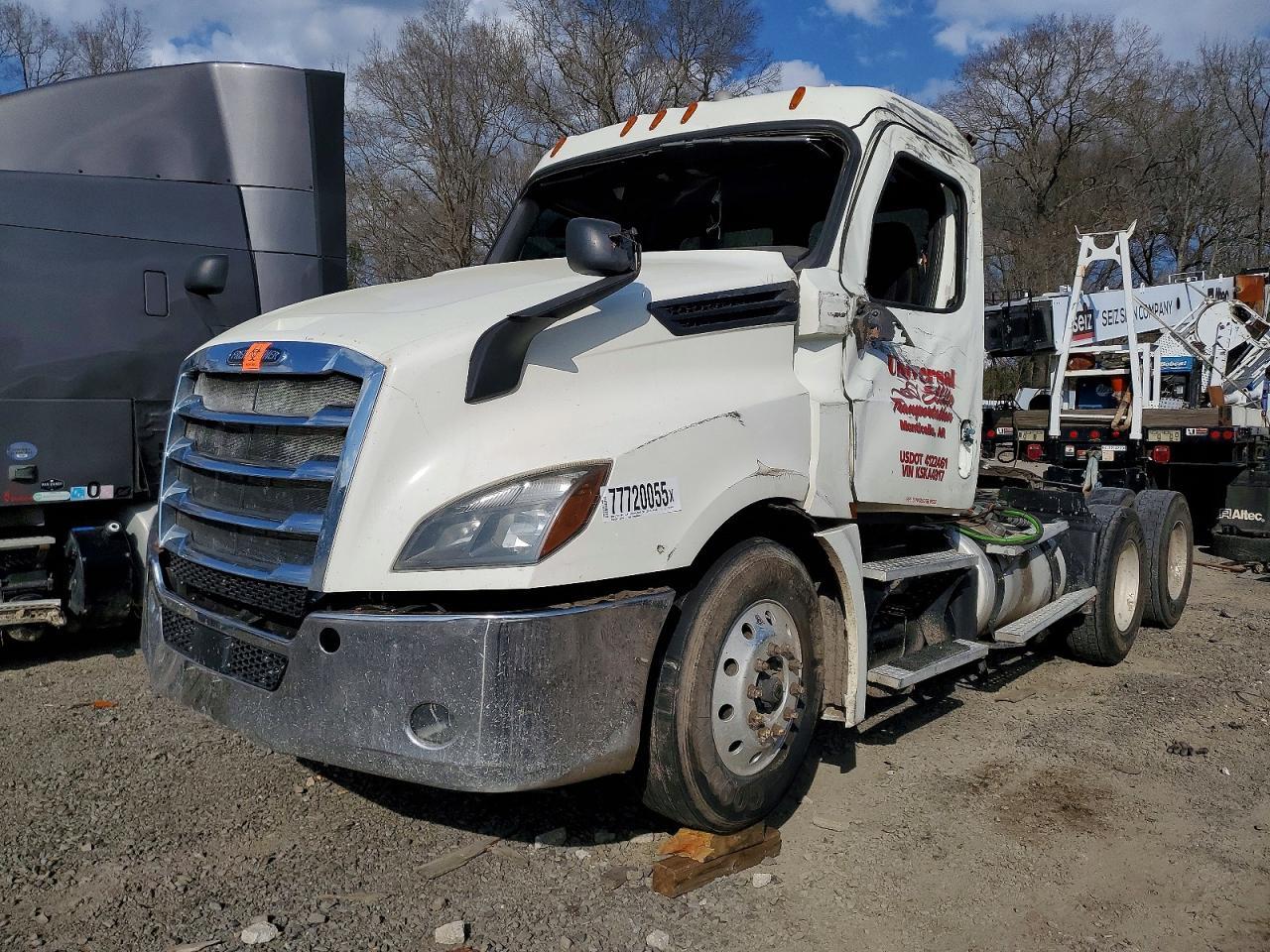 2019 Freightliner Cascadia 126 Semi Truck