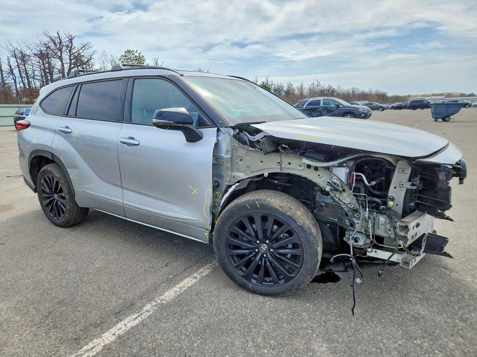 2023 Toyota Highlander xse