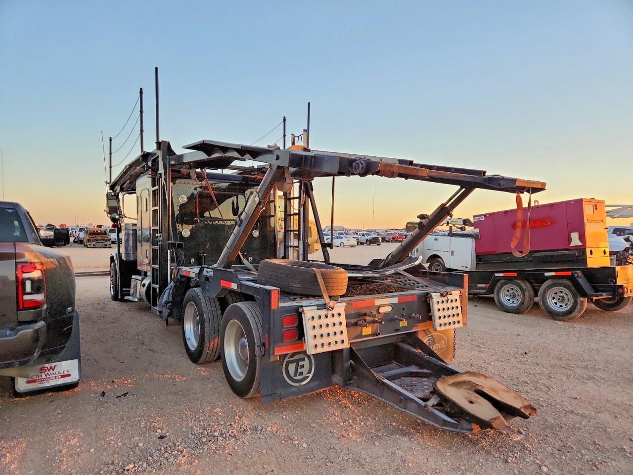 2020 Peterbilt 389