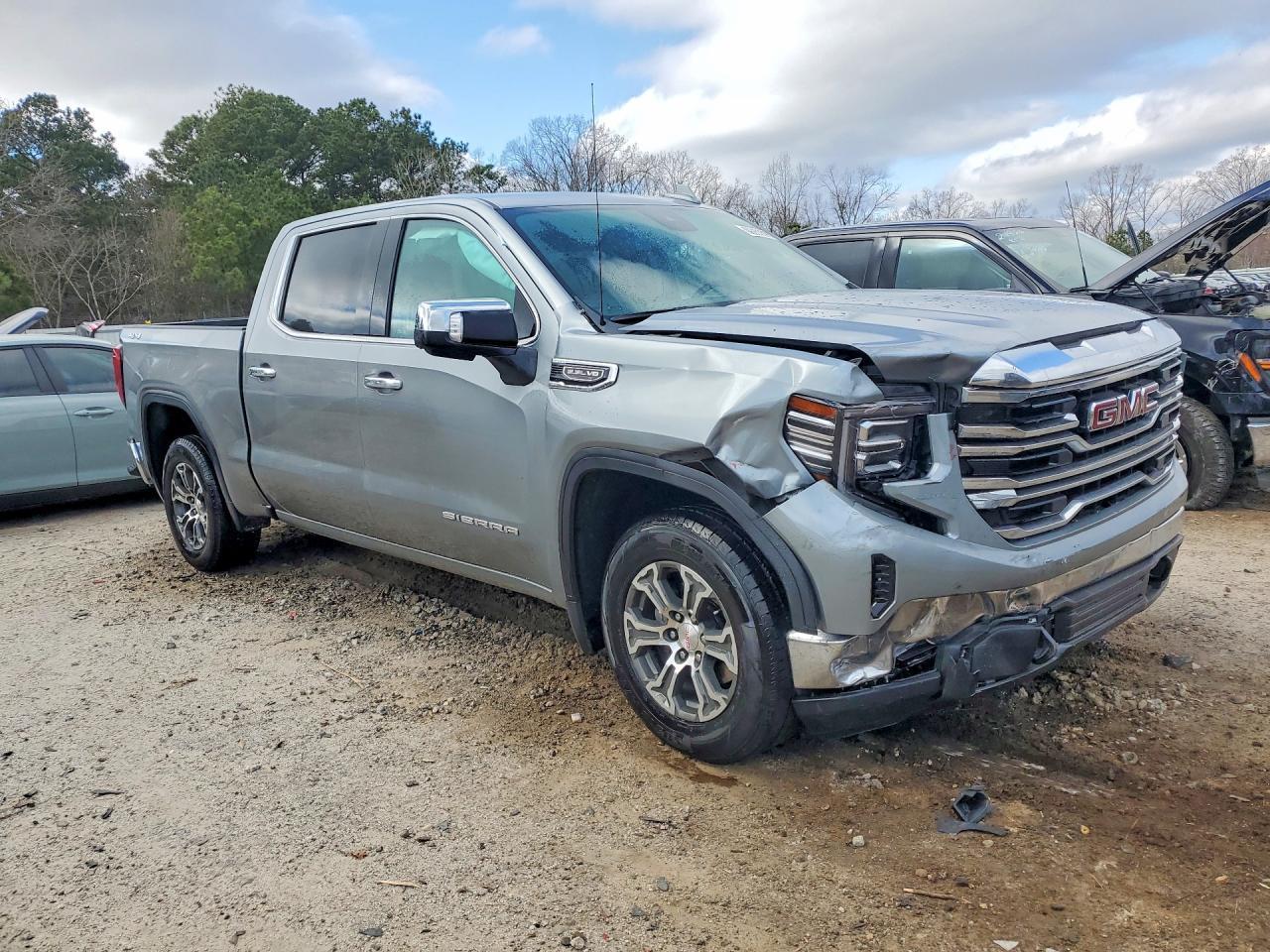 2025 GMC Sierra K1500 SLT
