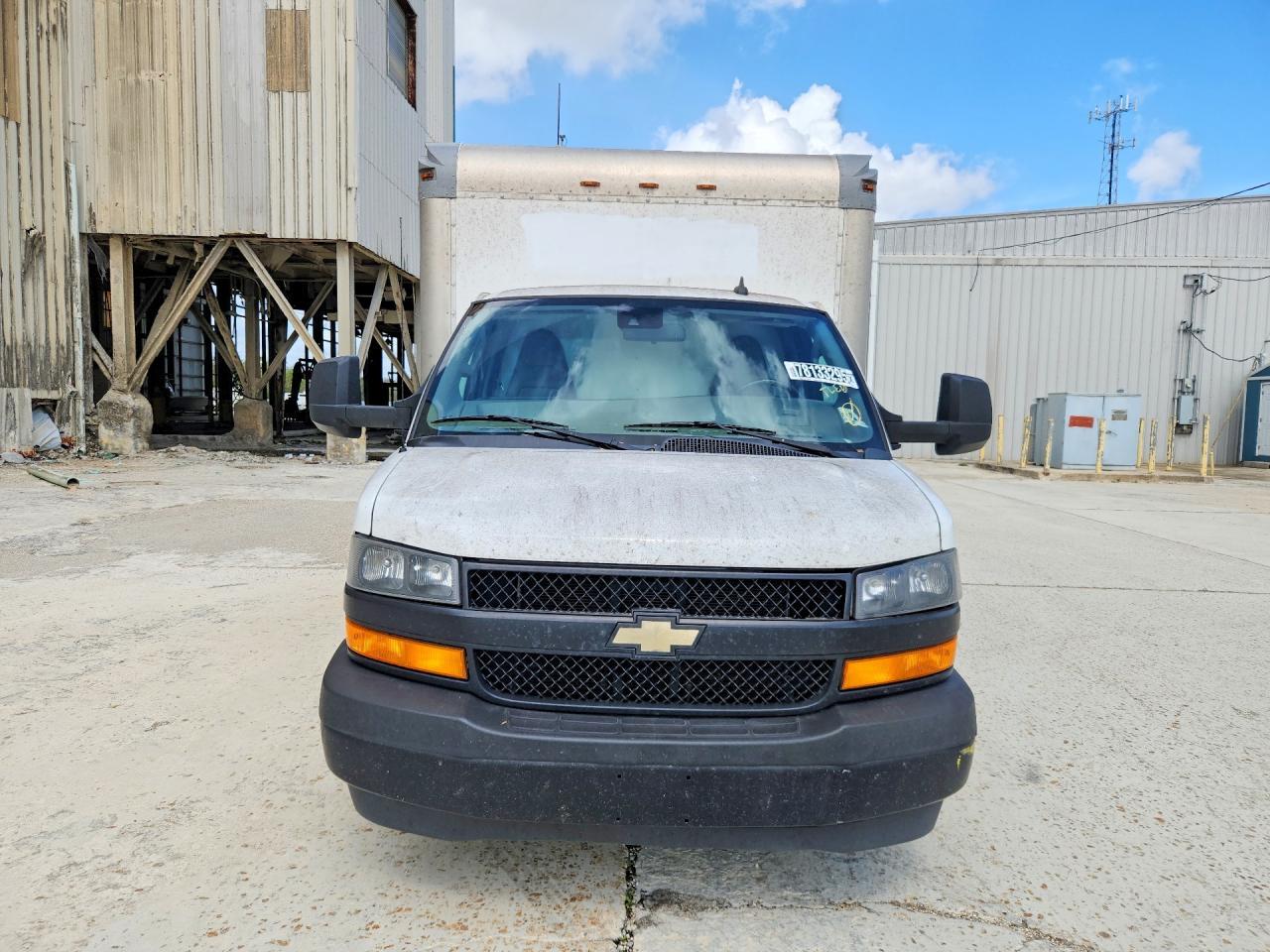 2020 Chevrolet Express BOX Truck