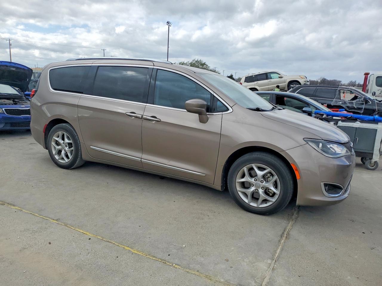 2017 Chrysler Pacifica Touring l Plus