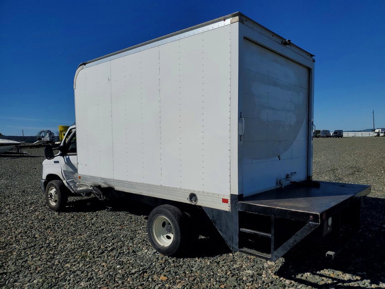 2021 Ford BOX Truck