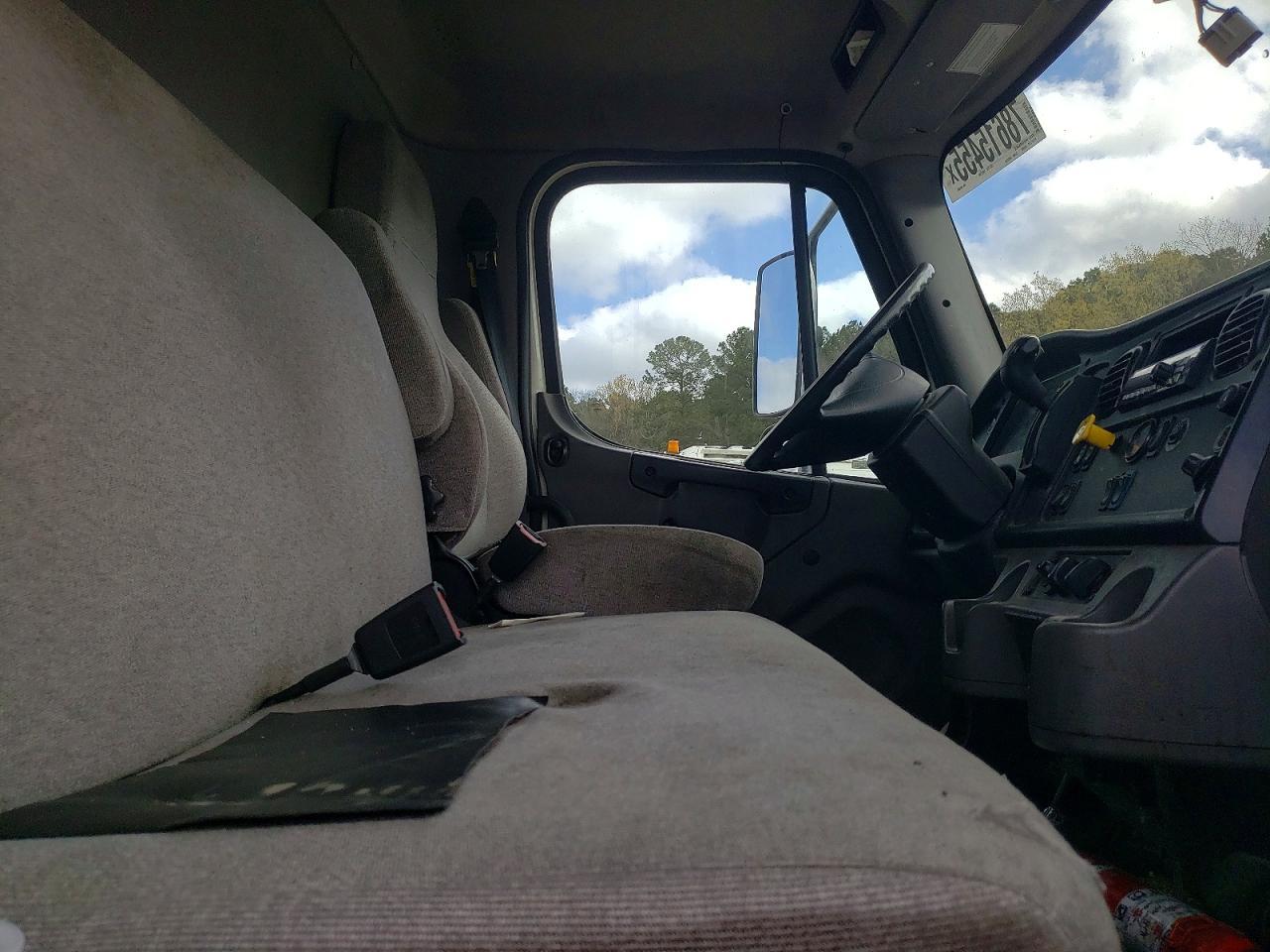 2021 Freightliner Business Class M2 Refrigerated BOX Truck