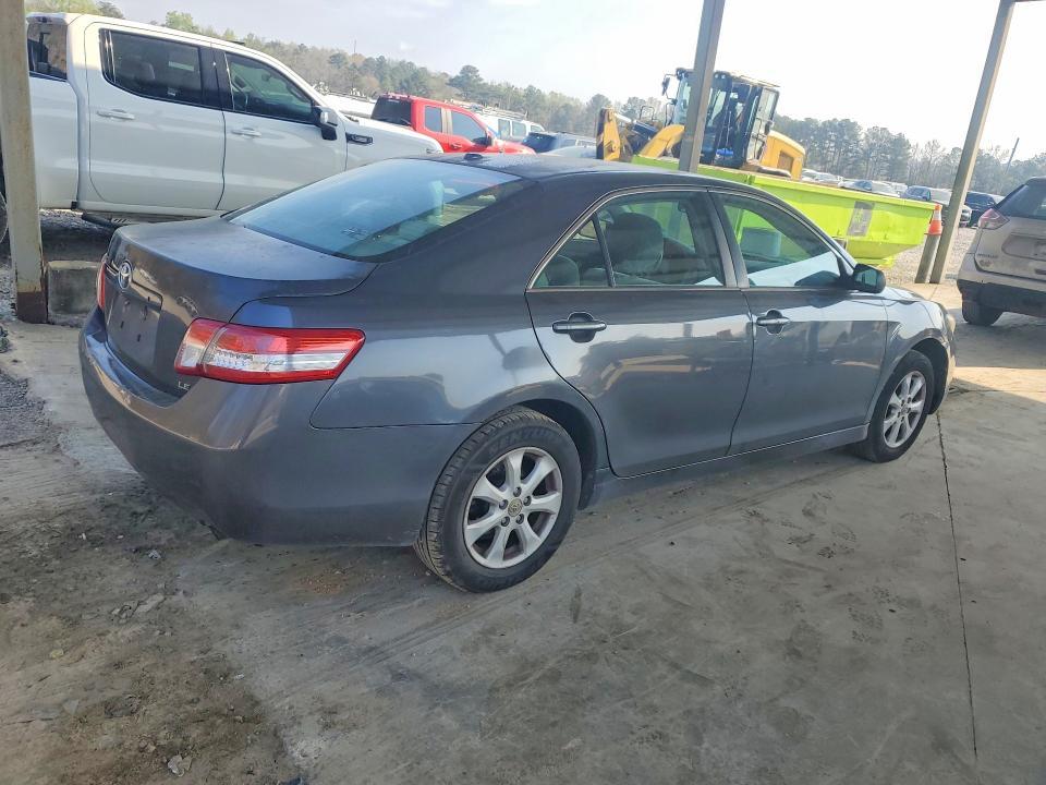 2011 Toyota Camry le