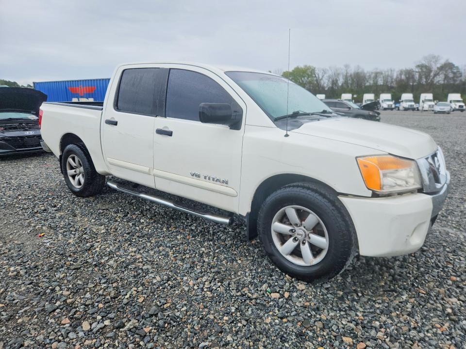 2011 Nissan Titan SV