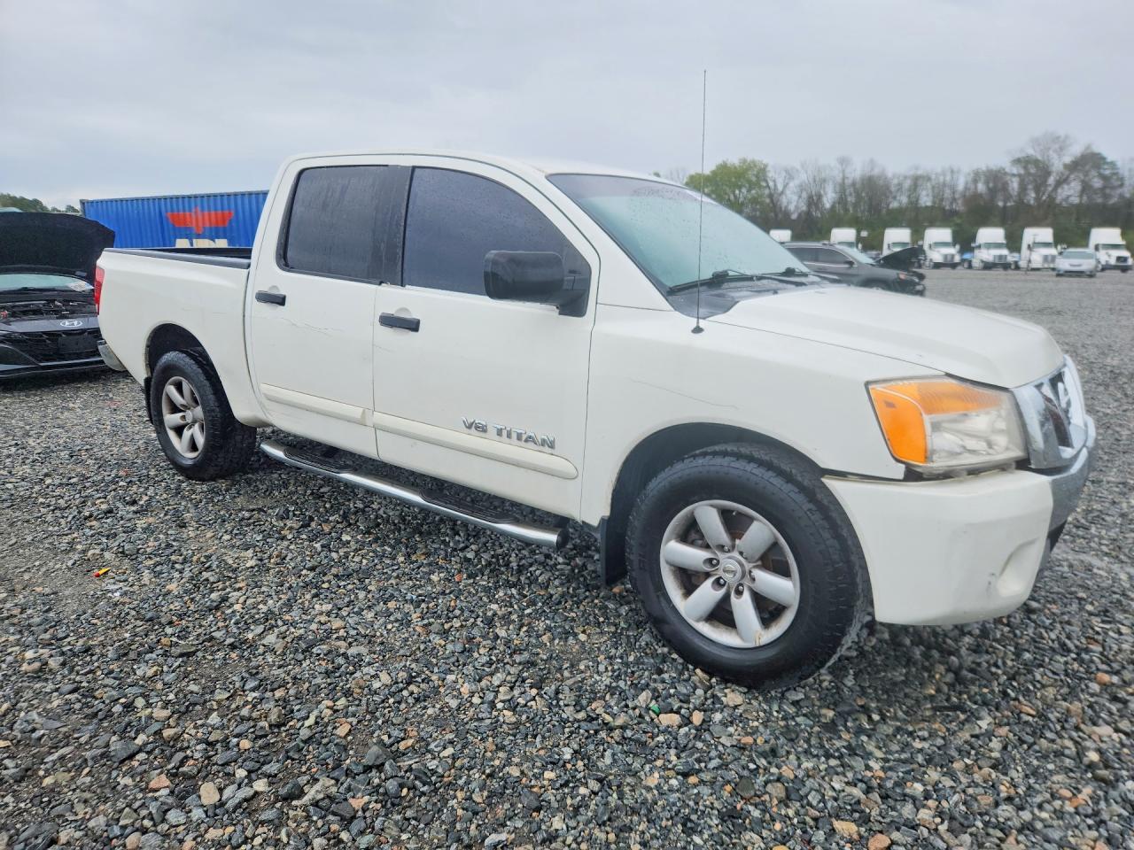 2011 Nissan Titan SV