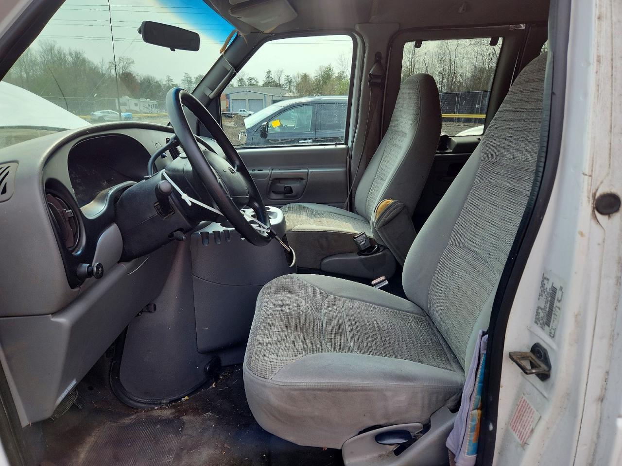 2001 Ford Econoline E350 Super Duty Wagon