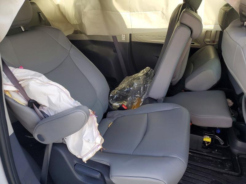 2023 Toyota Sienna xle 8-passenger