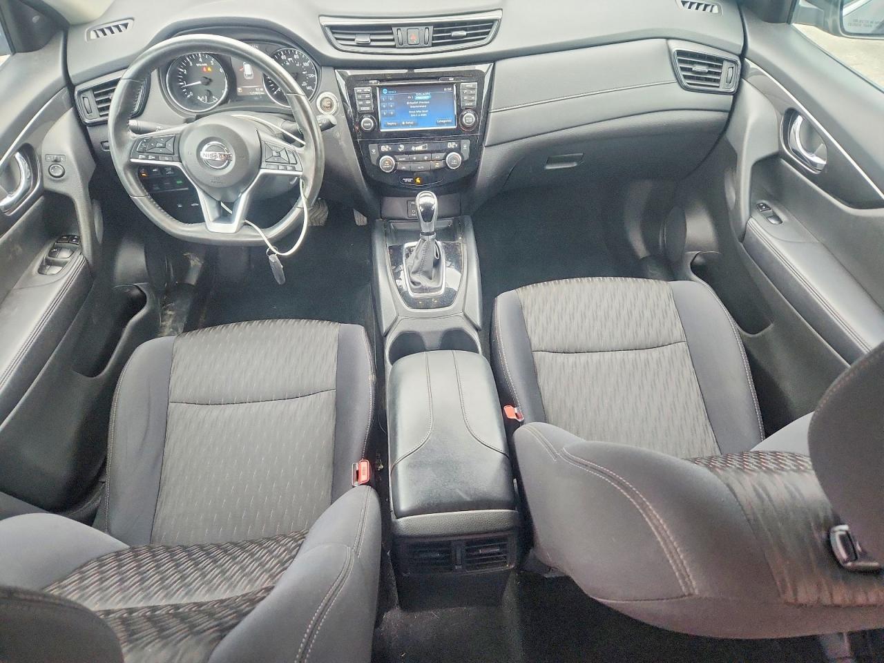 2017 Nissan Rogue sv