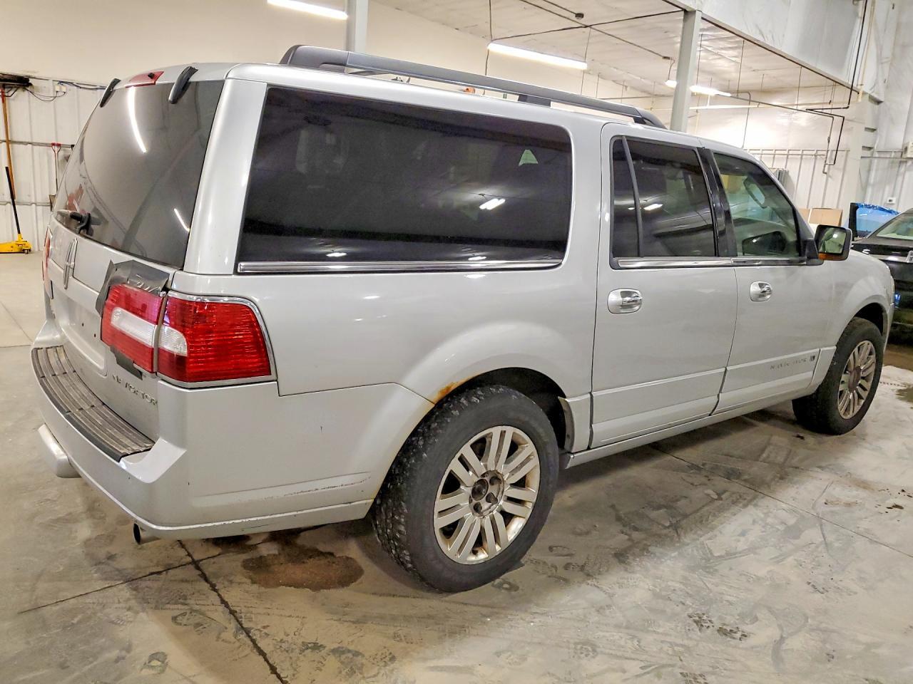 2011 Lincoln Navigator l