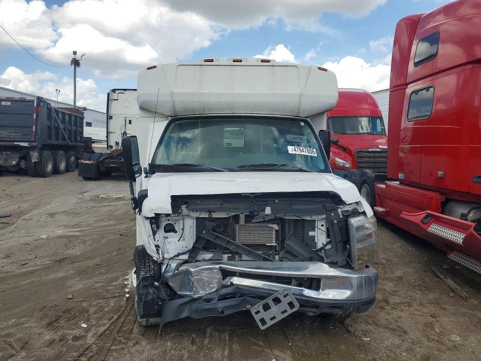 2019 Ford Econoline E450 Super Duty Cutaway Van