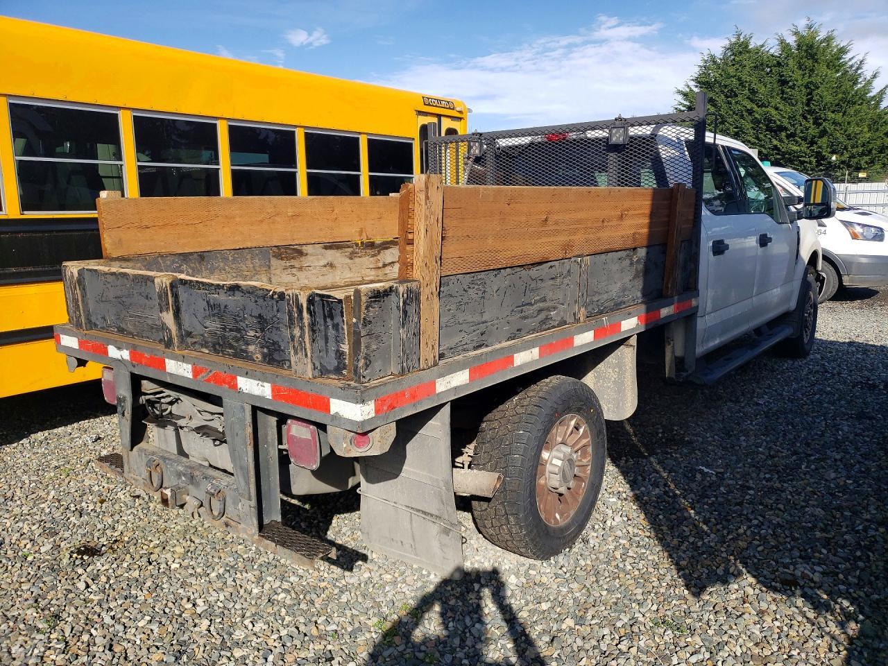 2017 Ford F350 Super Duty Flatbed Truck