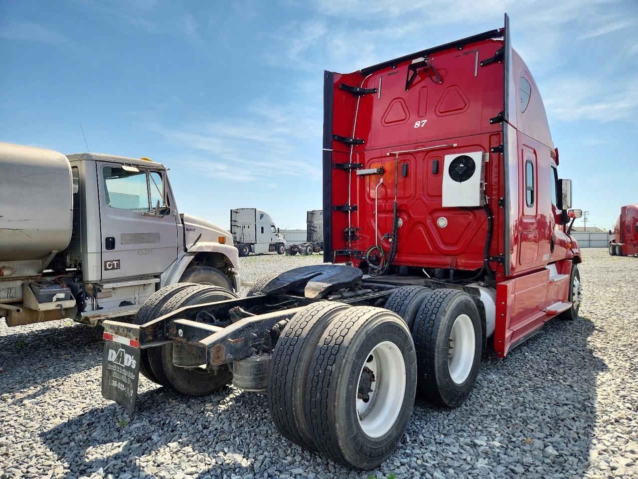 2018 Freigliner 2018 Freightliner Cascadia 125 Semi Truck