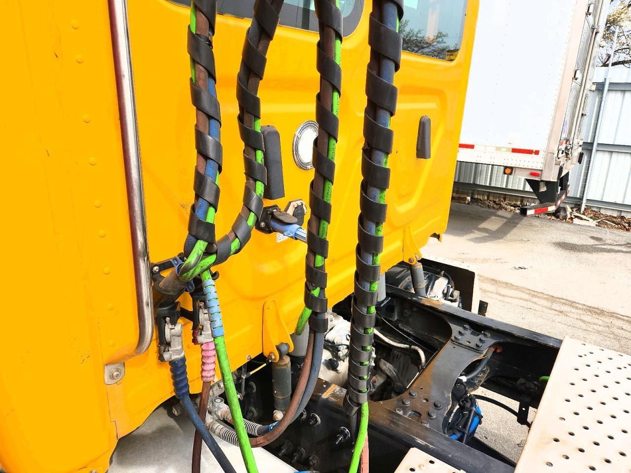 2023 Freigliner 2023 Freightliner Cascadia 116 Semi Truck