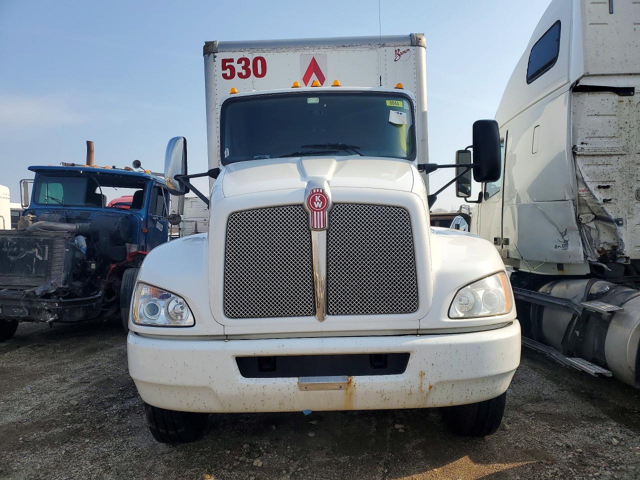 2015 Kenworth T370 BOX Truck