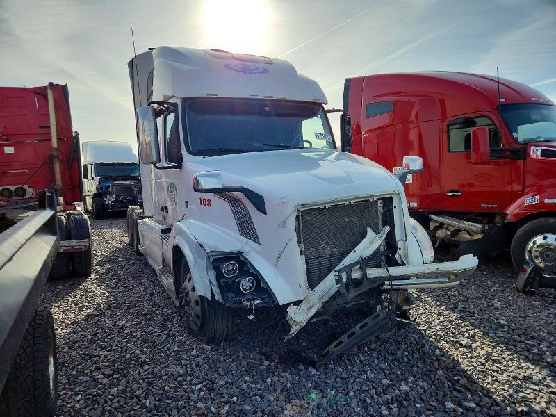 2016 Volv O VNL Semi Truck