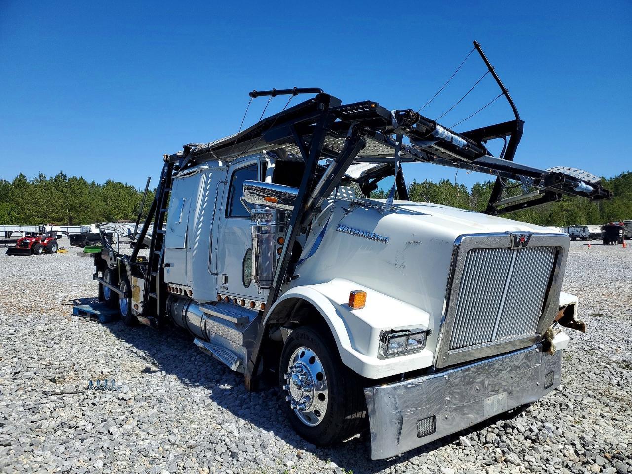 2017 Western Star Conventional 4900SA