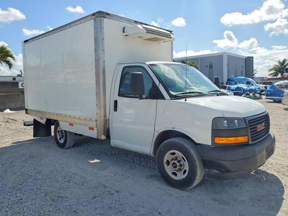 2022 GMC Savana Cutaway G3500