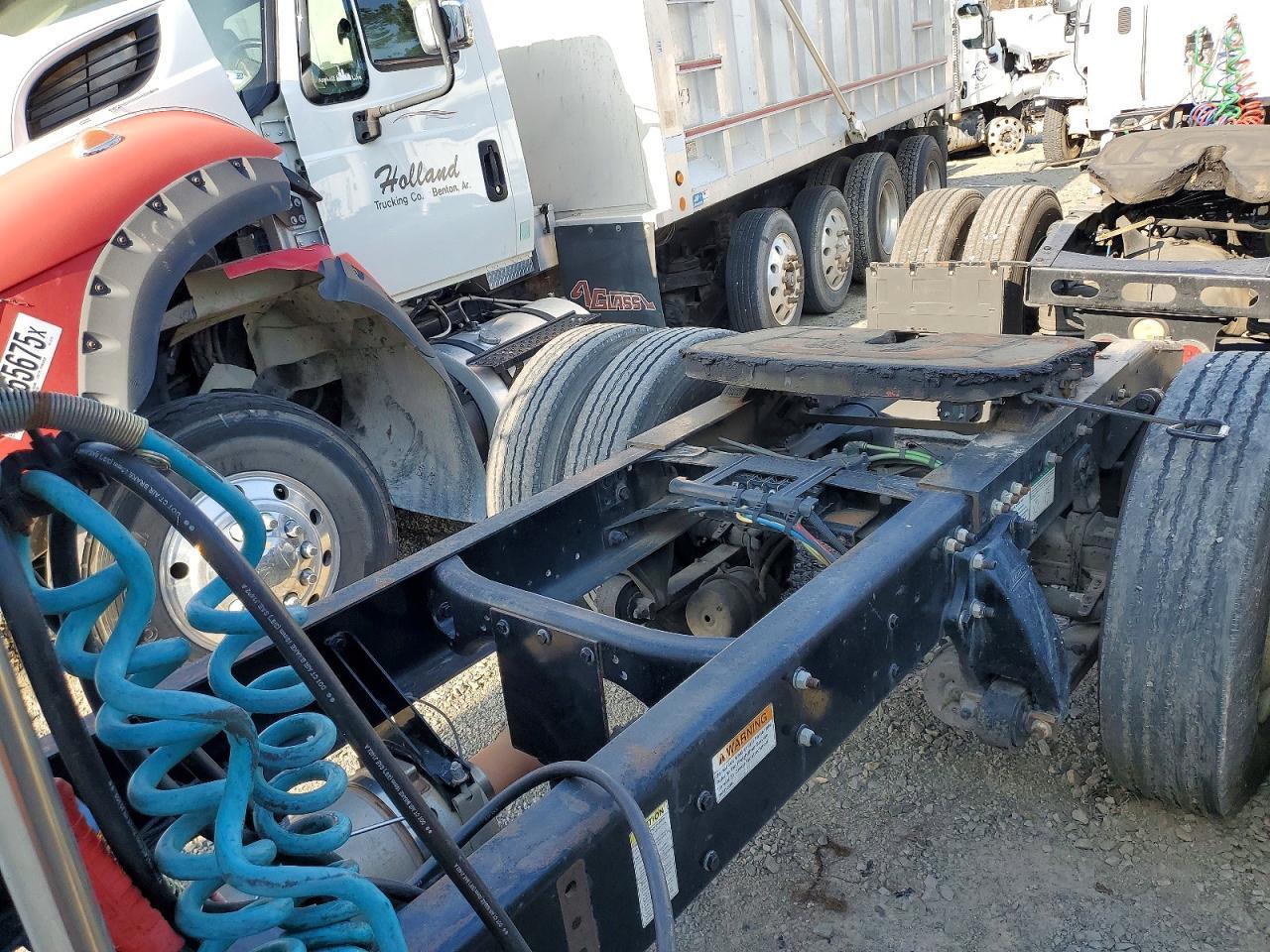 2010 Freigliner 2010 Freightliner Business Class M2 Semi Truck