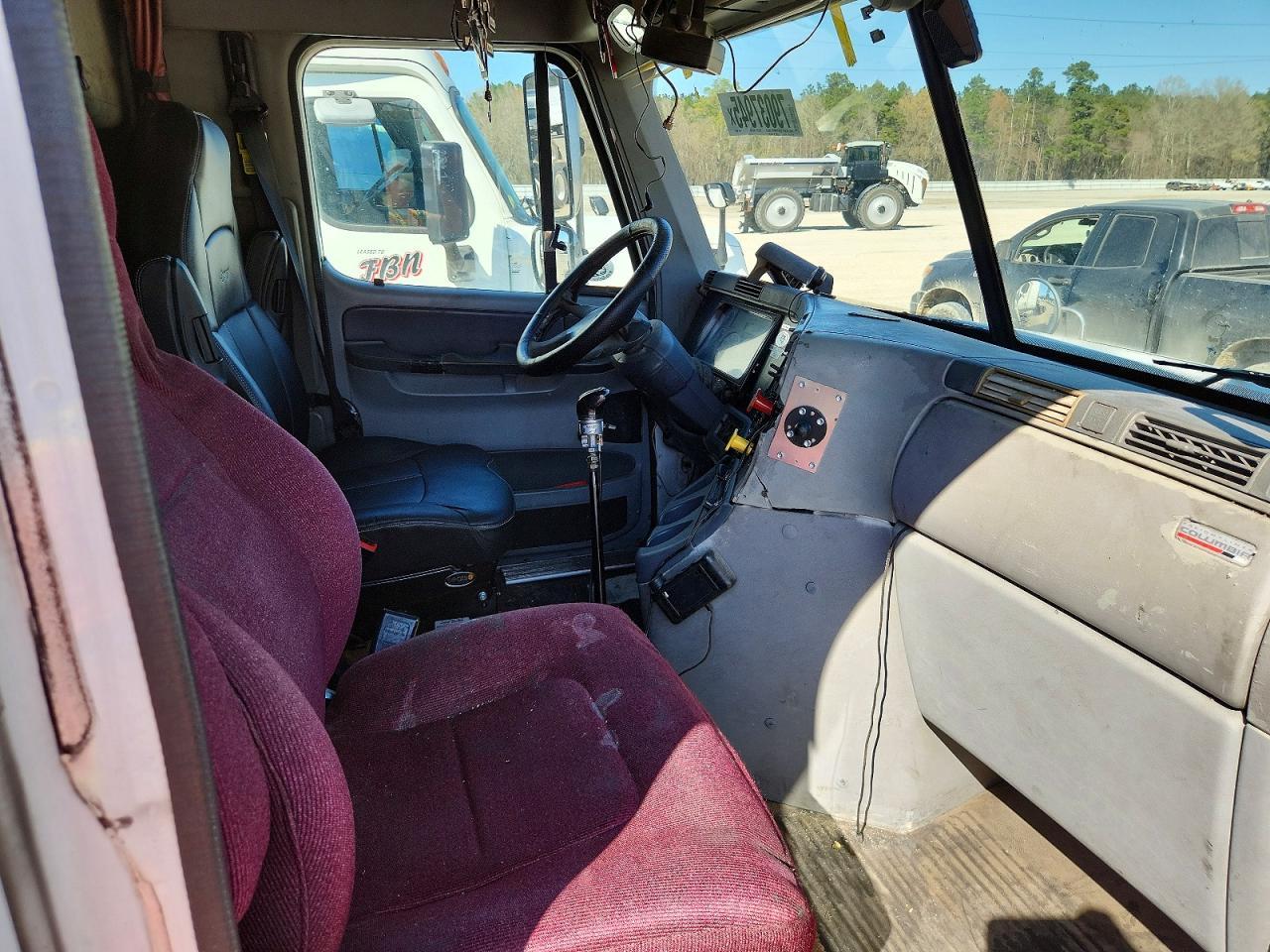 2005 Freightliner Convention-Semi Truck