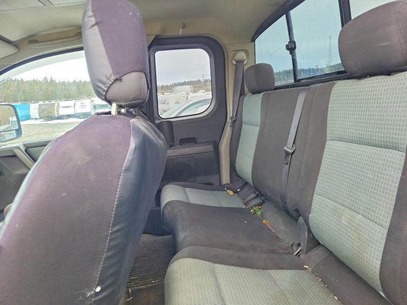 2004 Nissan Titan XE