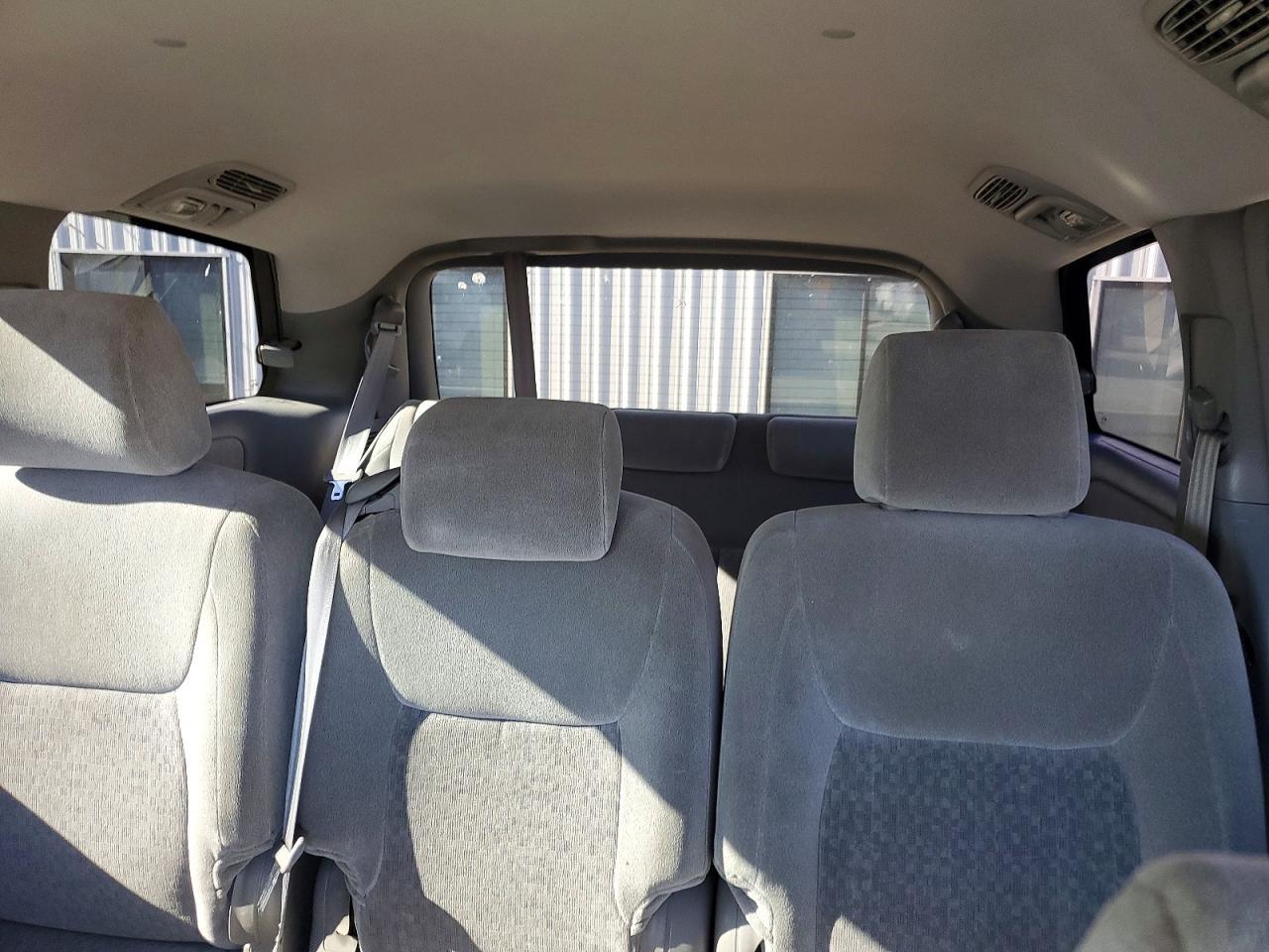 2005 Toyota Sienna ce 8 Passenger