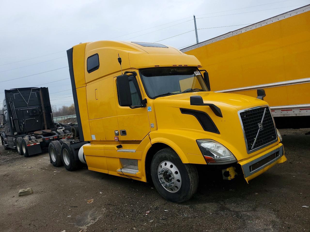 2012 Volvo VNL Semi Truck