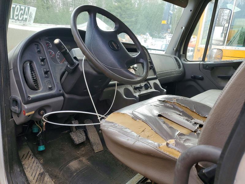 2013 Freightliner Business Class M2 BOX Truck