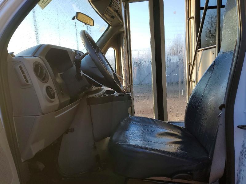 2016 Ford Econoline E350 Super Duty Cutaway Van