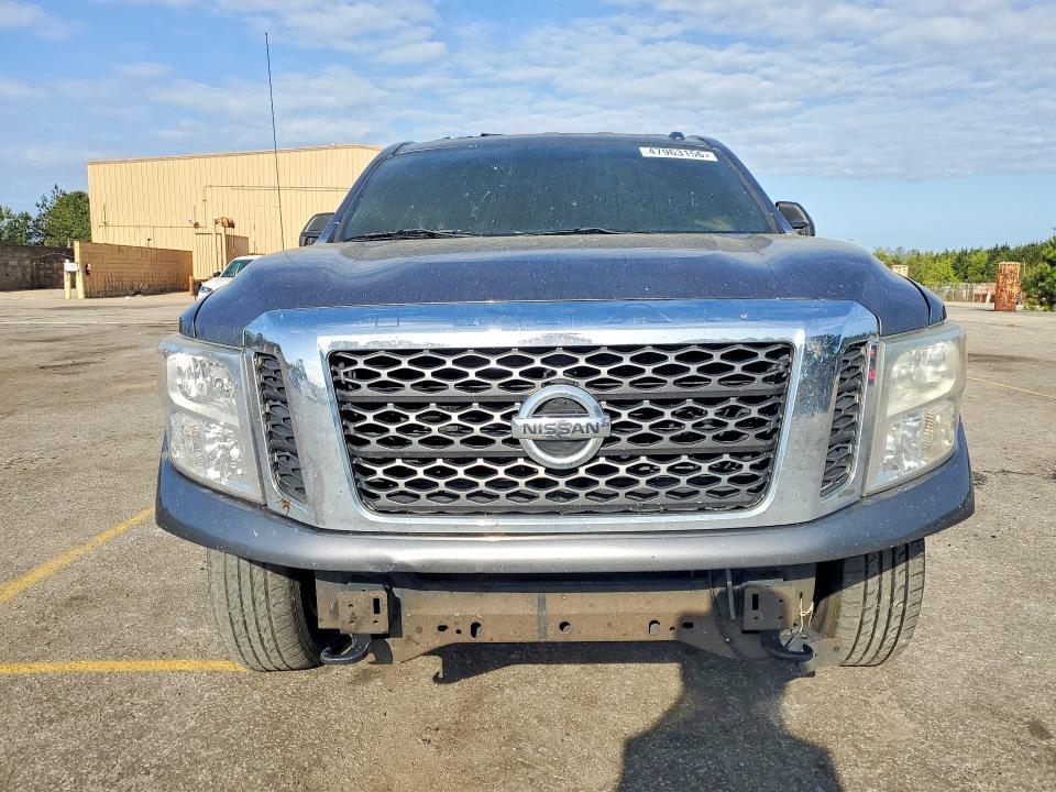 2017 Nissan Titan SV